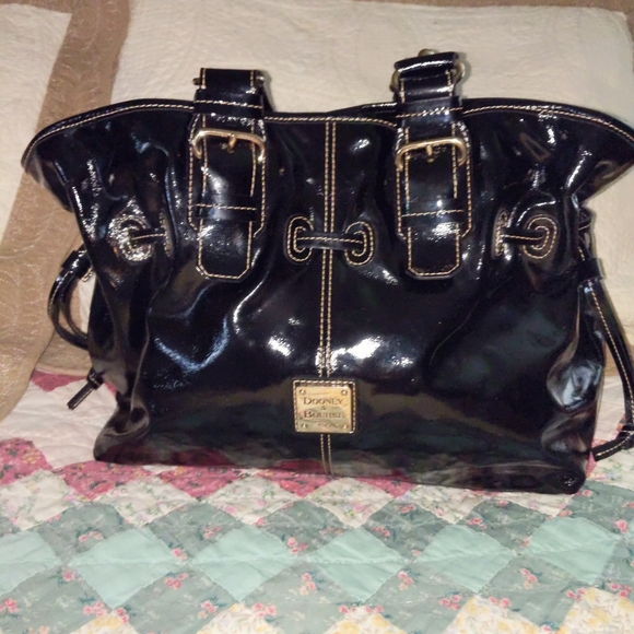Dooney & Bourke Handbags - Dooney & Bourke medium Chiara satchel